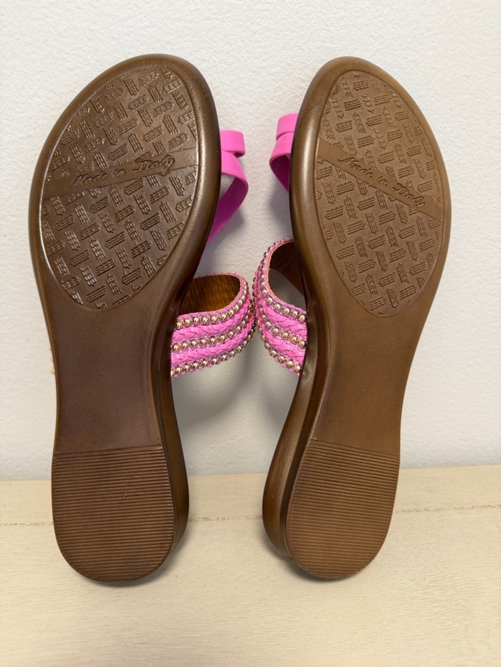 NEW Hot Pink Gold Beaded Italian Shoemakers Toe Loop Sandals Size 7.5 NWOT - Picture 3 of 4
